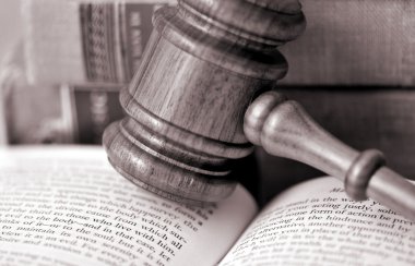 Edebiyat üstüne tahta tokmak