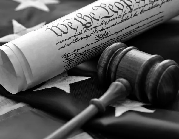 Amerikan bayrağı ve bizim Anayasa