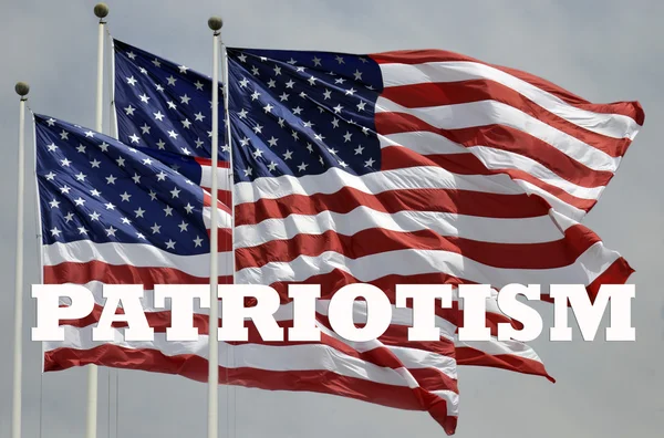 Патриотизм и американские флаги — стоковое фото
