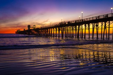 San Diego California 'daki rıhtımda güzel bir gün doğumu.
