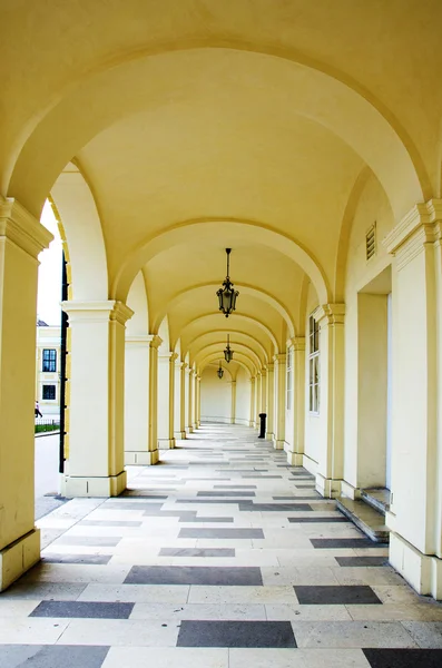 Arcade gallery of Schoenbrunn palace in Wien — Stock Photo, Image