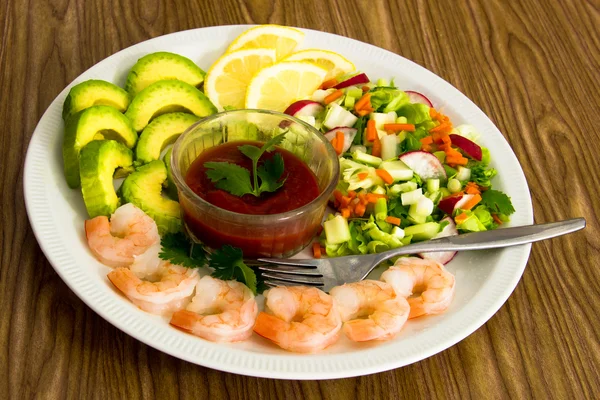 Garnéla és avokádó saláta Stock Kép