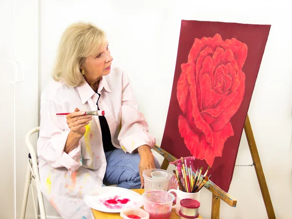 Artist Studies Her Painting of a Rose — Stock Photo, Image