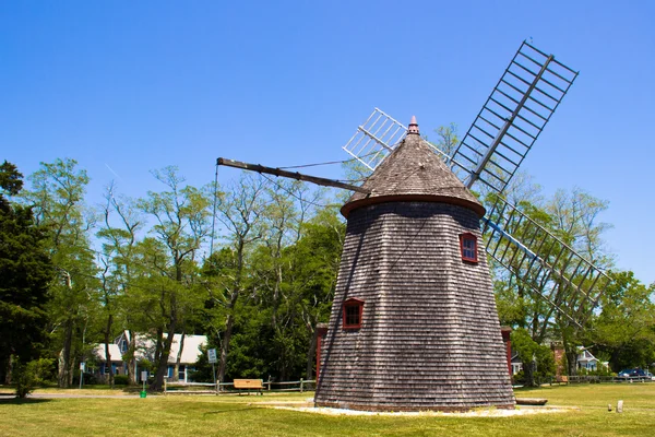 Historische Staffelei-Windmühle in Kabeljau — Stockfoto