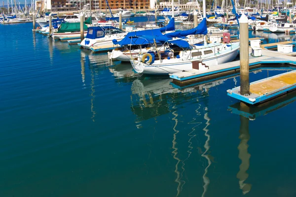 Βάρκα αντανακλάσεις — Φωτογραφία Αρχείου