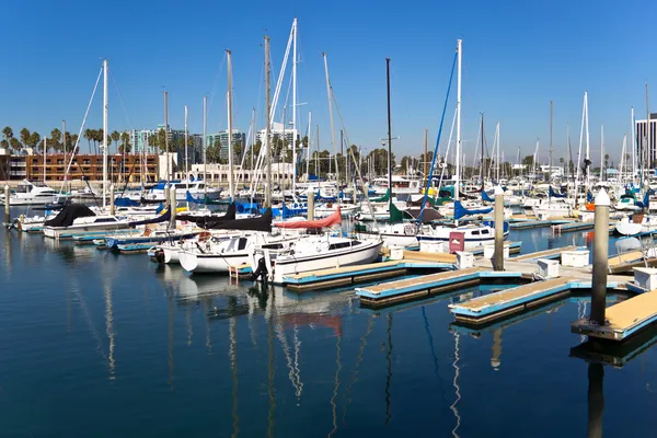 Zeilboot reflecties — Stockfoto