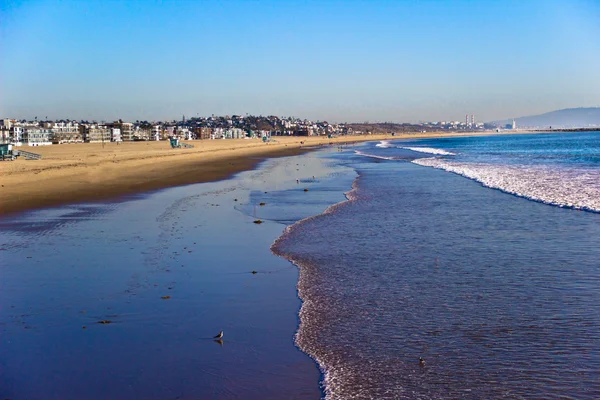 Surf Rolls in at Venice Beach, CA — Stock Photo, Image