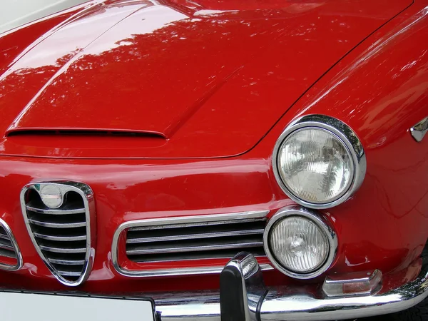 Красный итальянский автомобиль — стоковое фото