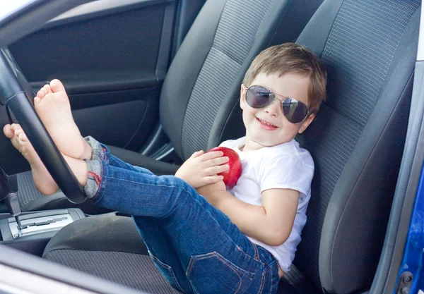 Boy Glasses Apple Sitting Car — Stock Photo, Image
