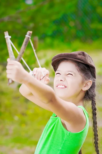 Girl with slingshot — Stock Photo, Image