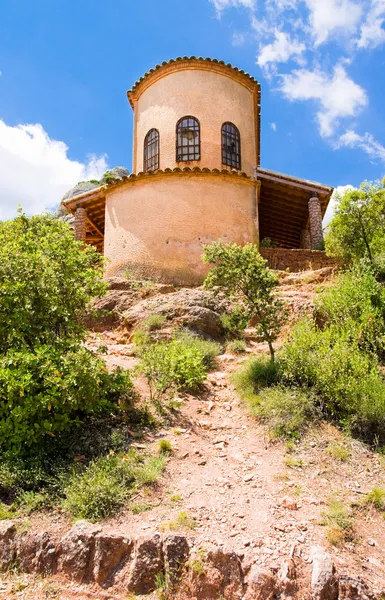 Capela de São Miguel, montanhas de Montserrat. Catalunha. Espanha. Havia um eremitério do século X — Fotografia de Stock