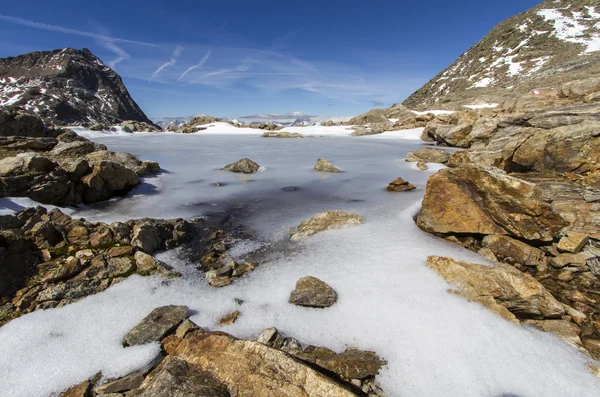 Herfst wandelen in de schilderachtige Zuid-Tirol, Italië, bergen — Stockfoto