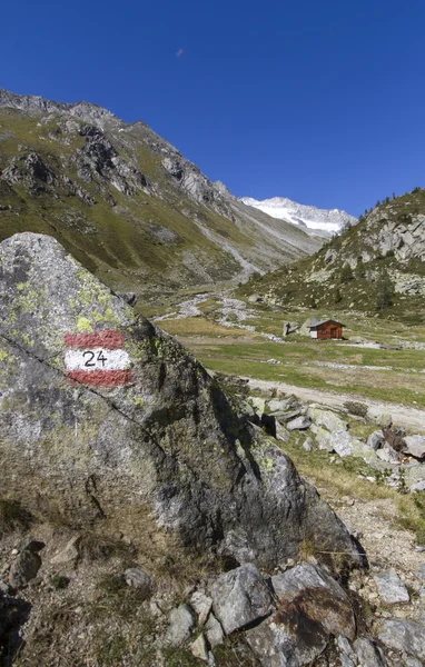 Caminhadas nos Alpes do Norte da Itália, Tirol do Sul — Fotografia de Stock