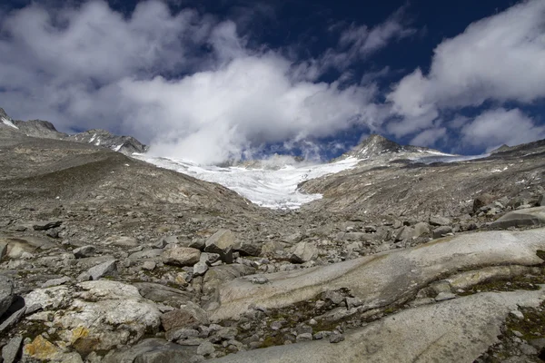 Neves-Gletscher in den norditalienischen Bergen — Stockfoto