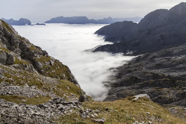 雾在奥地利阿尔卑斯山，欧洲的银行 — 图库照片