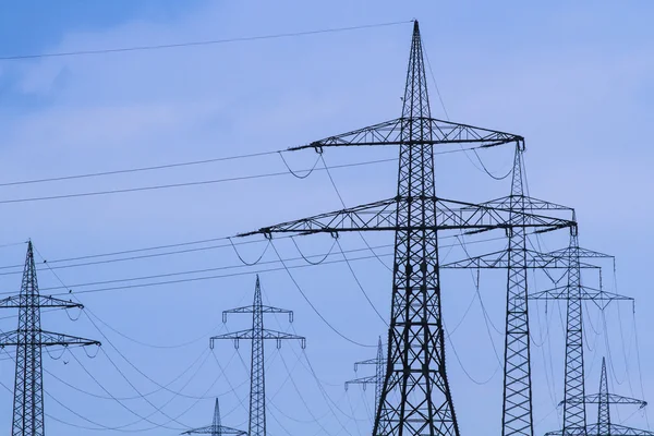 Elektrische torens in rural Beieren, Duitsland — Stockfoto