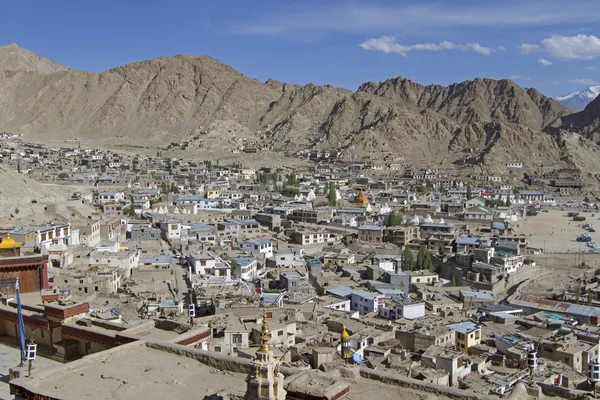 Mit Blick auf leh, Hauptstadt von ladakh, Indien — Stockfoto