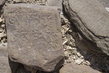 Kutsal Budist mani taş ladakh, Hindistan içinde