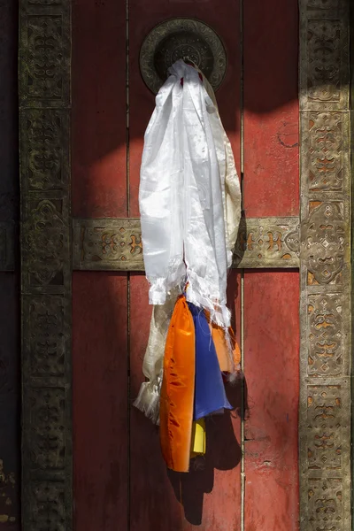 Porte dans un temple de monastère bouddhiste — Photo