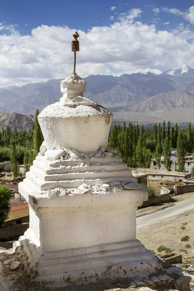 Vecchio stupa nelle montagne del Ladakh, India — Foto Stock