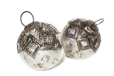 iki eski Noel topları