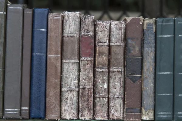 Ένα σωρό των παλαιών ξεπερασμένο βιβλία — Φωτογραφία Αρχείου