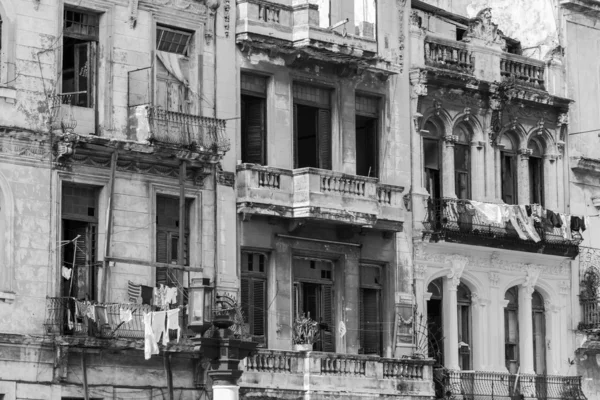 Casas residenciales en La Habana, Cuba — Foto de Stock