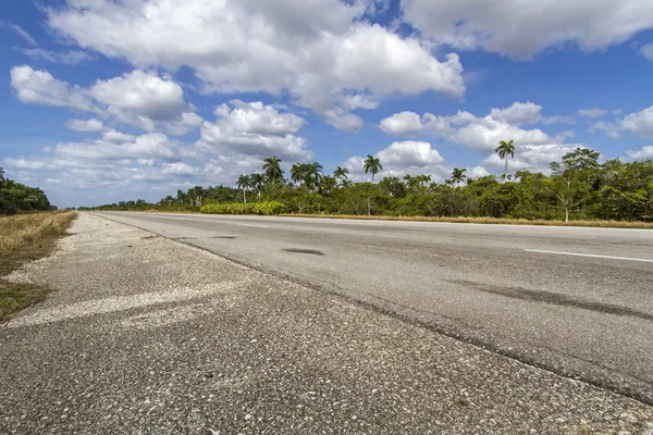 Highway on the island of Cuba — Stock Photo, Image