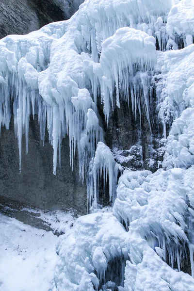 Ущелье Partnachklamm в Баварии, Германия, зимой — стоковое фото