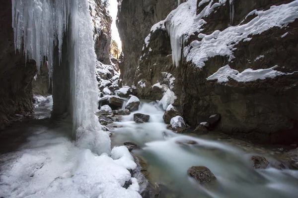 Partnachklamm ngarai di Bavaria, Jerman, di musim dingin — Stok Foto