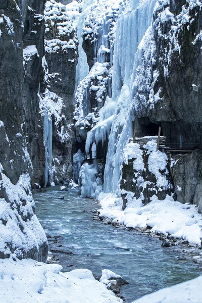 Partnachklamm ngarai di Bavaria, Jerman, di musim dingin — Stok Foto