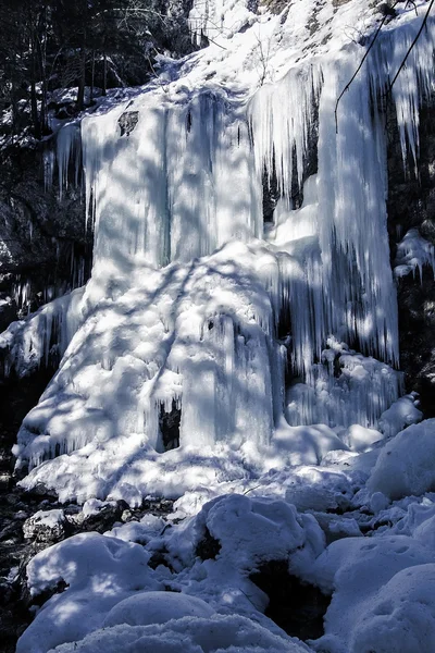 Замороженный водопад, Бавария, Германия — стоковое фото