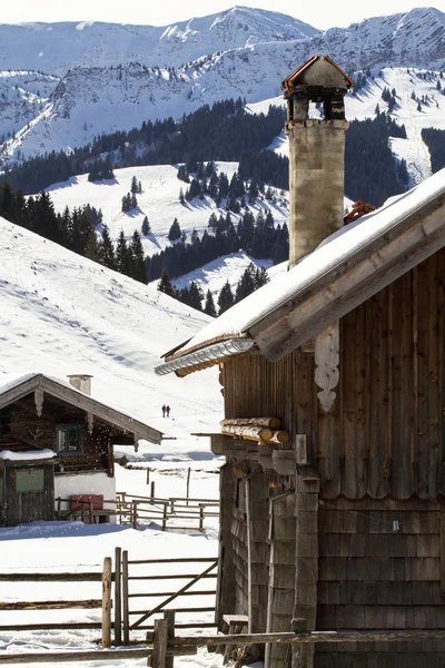 Teil einer Almhütte im Winter, Deutschland — Stockfoto