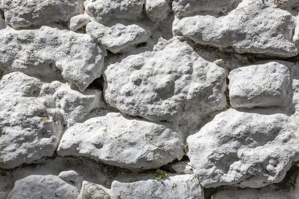 Mur en pierre peinte en blanc, vue en Grèce — Photo