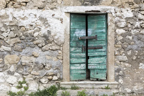 Yunanistan terk edilmiş bir evde kapı — Stok fotoğraf