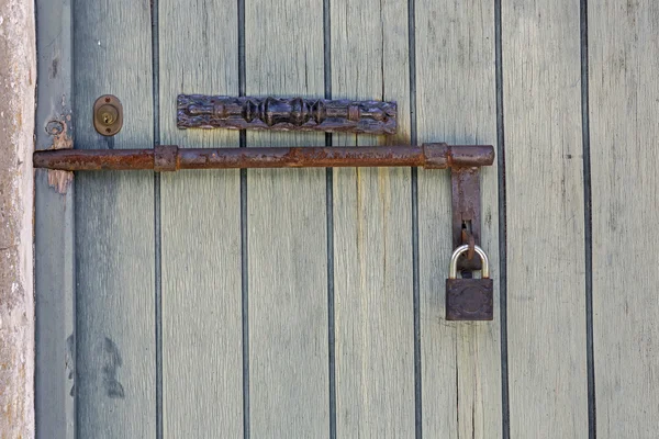 Porta di legno chiusa a chiave — Foto Stock