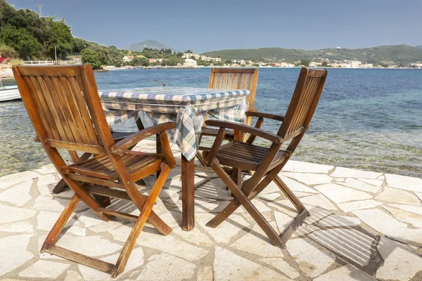 Table and chairs in Greece — Stock Photo, Image