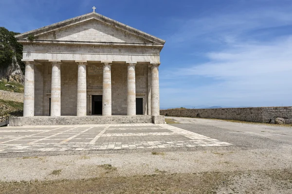 コルフ島、ギリシャのケルキラ島市の古い要塞内部の寺院 — ストック写真