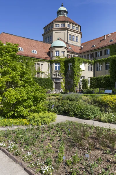 Jardín botánico en Munich, Alemania, con edificio histórico —  Fotos de Stock