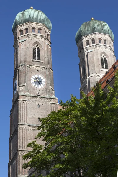 Le due torri della Chiesa di Nostra Signora (Frauenkirche), Monaco di Baviera — Foto Stock