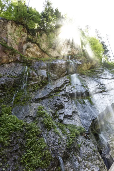 Pequena cachoeira nos alpes da Baviera, Alemanha — Fotografia de Stock