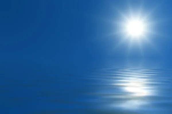Sole splendente sul cielo blu sul mare — Foto Stock