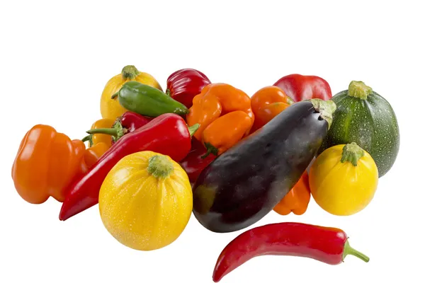 Skupina čerstvé zeleniny na bílém pozadí — Stock fotografie