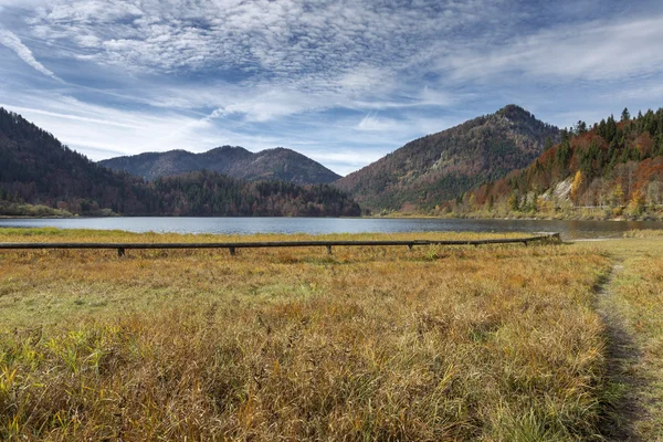 Autunno al lago "Mittersee" in Baviera, Germania — Foto Stock