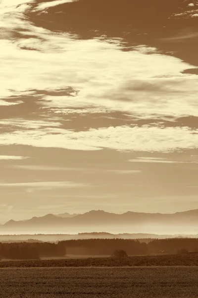 Morgennebel im ländlichen Bayern — Stockfoto