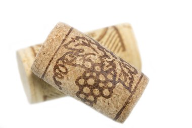 beyaz zemin üzerine iki şarap mantarlar