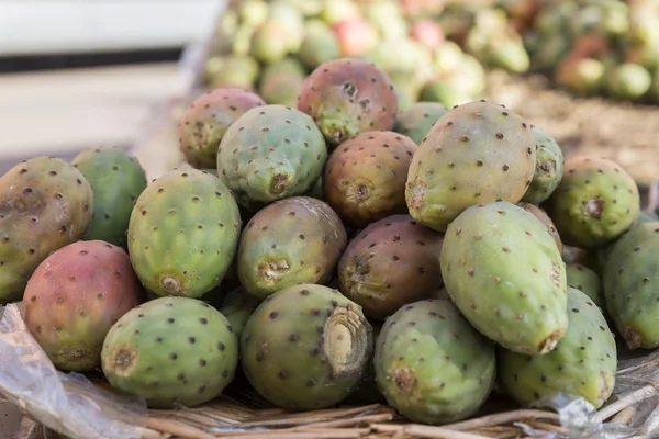 Frutos de cacto maduros num mercado em Marrocos, África — Fotografia de Stock