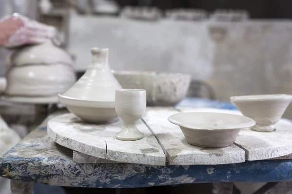 Potter no trabalho em uma cerâmica em Marrocos — Fotografia de Stock