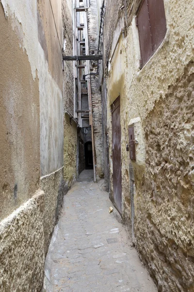 Typical alley in a Moroccan town — ストック写真