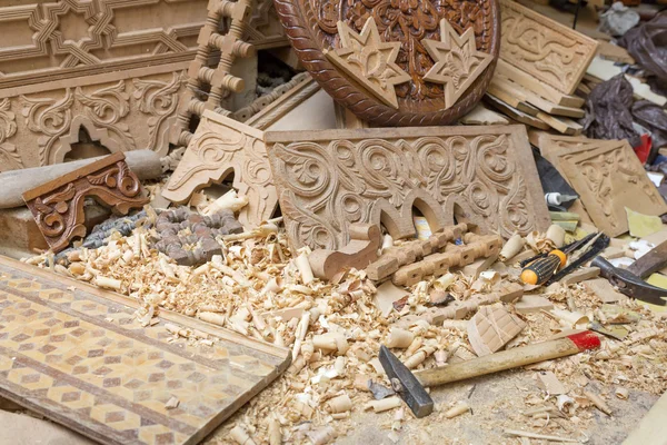Wood carving arbetsplatsen i Marocko, Nordafrika — Stockfoto